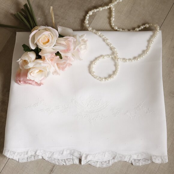 White Heirloom Receiving Blanket Embroidery Lace Inlay Feltman Brother NWT - Picture 1 of 7